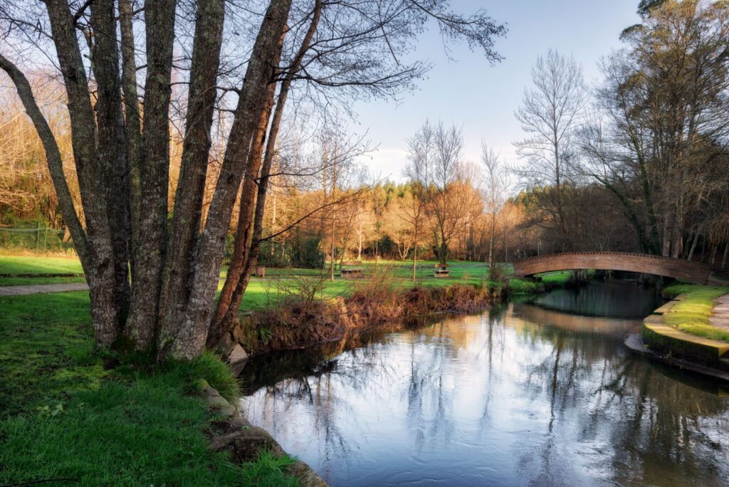 10. O río Anllóns ao seu paso pola área recreativa de Gabenlle