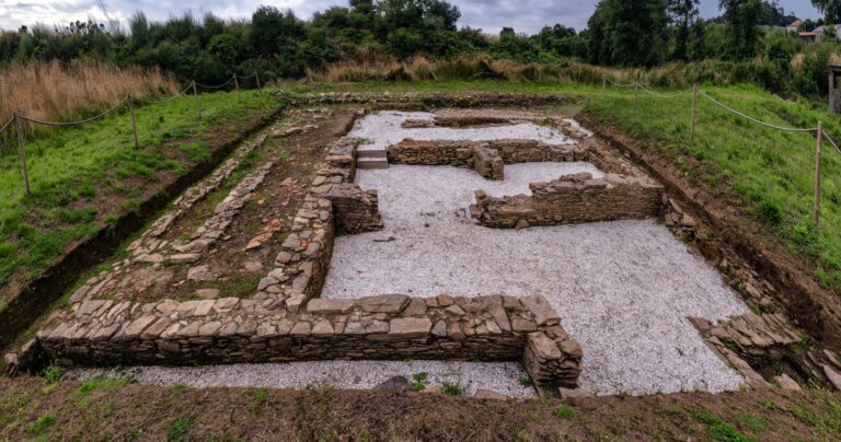 107. Restos dunha domus romana no xacemento de Pedra do Altar, en Brandomil