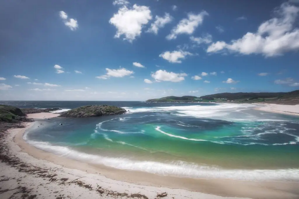 Desembocadura do río Castro entre as praias de Lires e Nemiña