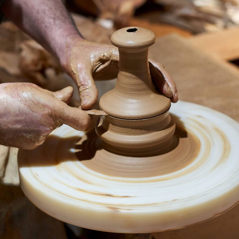 43. Elaboración dunha peza oleira de Buño