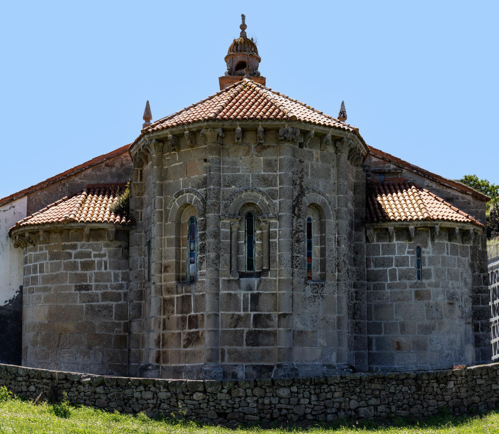 47. Absida da igrexa de Santiago de Mens