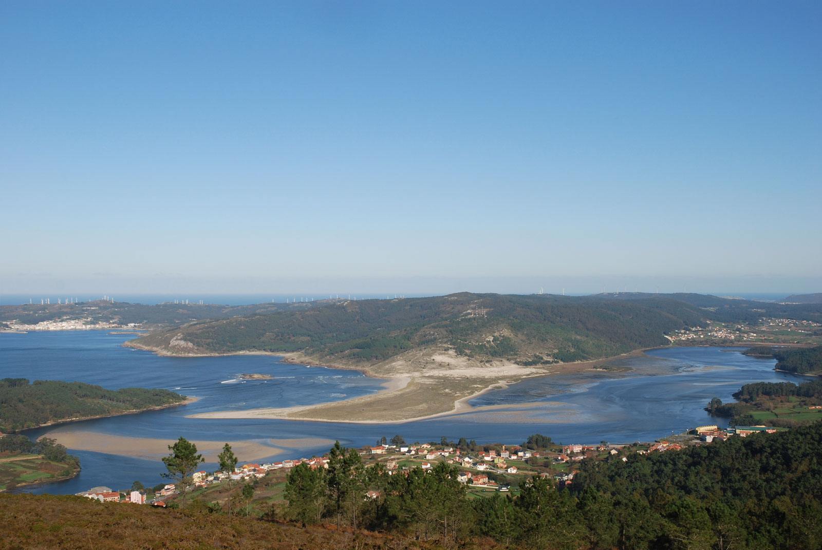 59. Desembocadura do río Anllóns e enseada da Insua