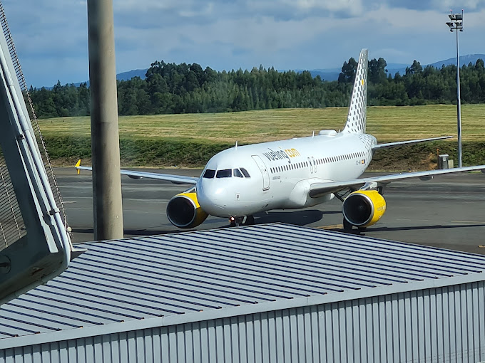 Avión En El Aeropuerto De Lavacolla