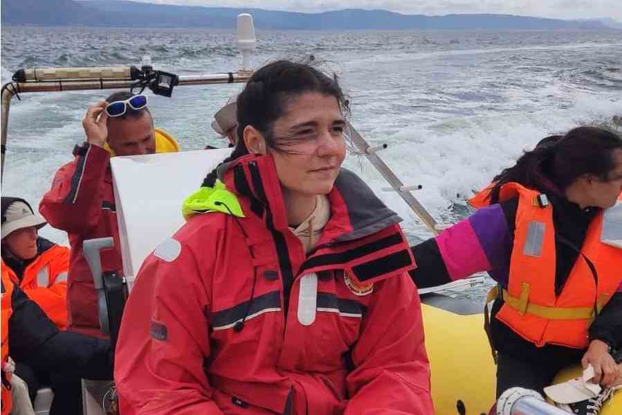 Entrevista a María Bióloga do Cemma nos avistamentos de baleas en Fisterra 1