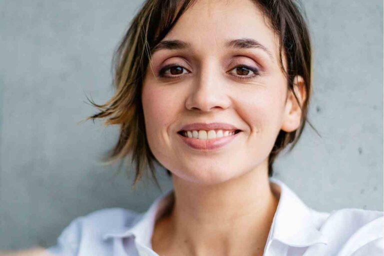 Marta lado embaixadora costa da morte cmat