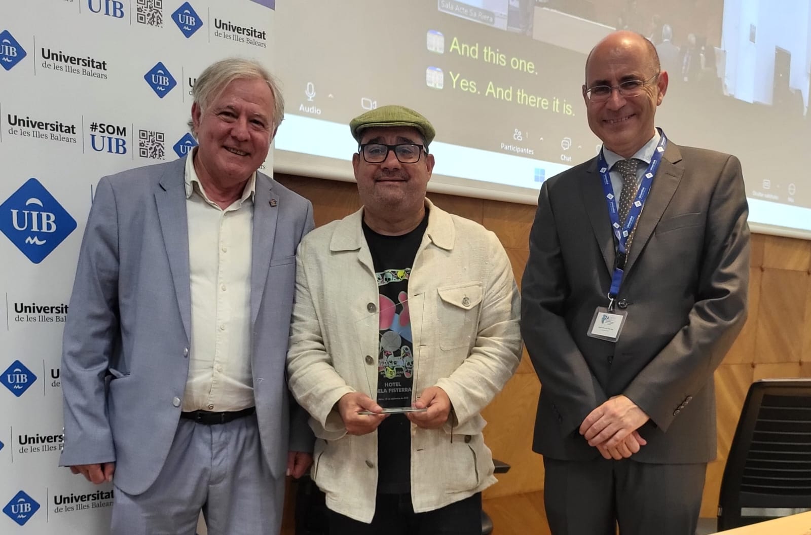 Pepe formoso recibindo o premio