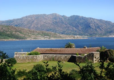 149. Castelo do Cardeal e monte Pindo, ao fondo