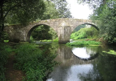 37bis. Arcos de maior diametro da Ponte Lubian 1.jpg