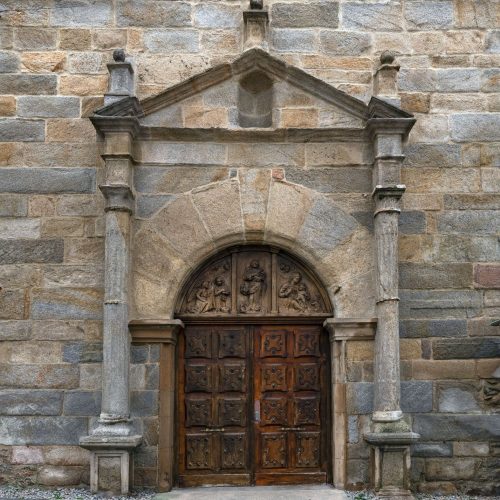 4. Portada da grexa parroquial do Perpetuo Socorro de Caión