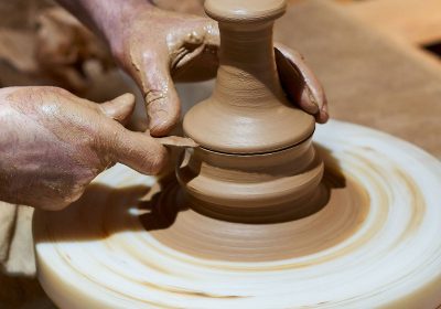 43. Elaboración dunha peza oleira de Buño