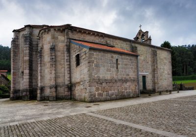 6. Igrexa de San Pedro de Soandres coas súas ábsidas góticas