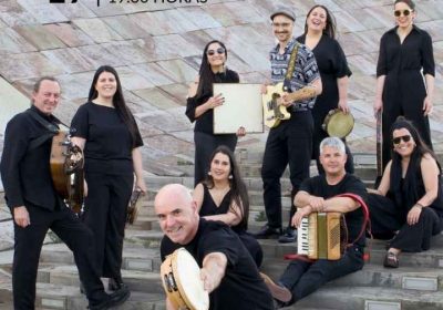 Concerto Xabier Díaz e Adufeiras de Salitre en VImianzo
