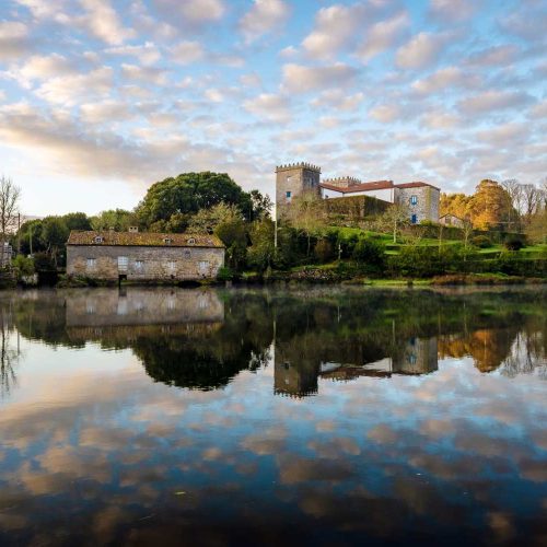 Conxunto Histórico Artístico de Cereixo visto desde el Río Porto