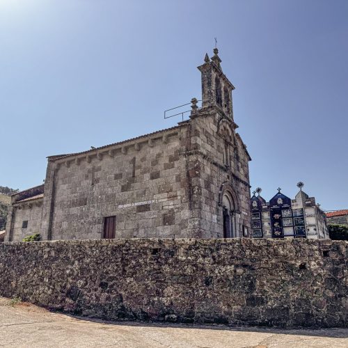 Iglesia de san pedro de leis (muxía): templo románico en leis de nemancos 1