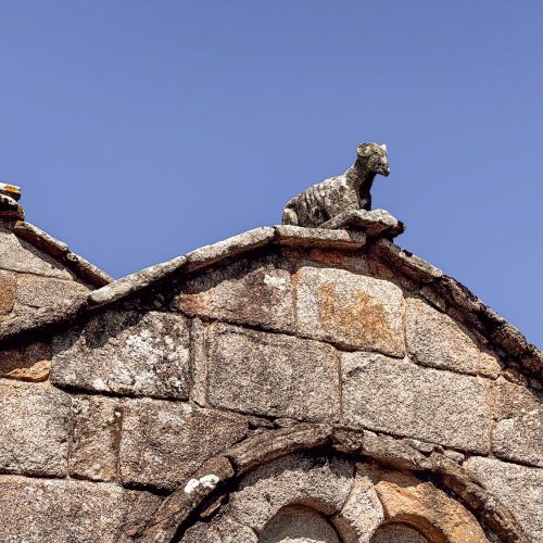 Iglesia de san pedro de leis (muxía): templo románico en leis de nemancos 10