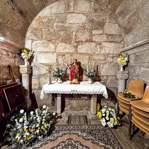 Iglesia de san pedro de leis (muxía): templo románico en leis de nemancos 12