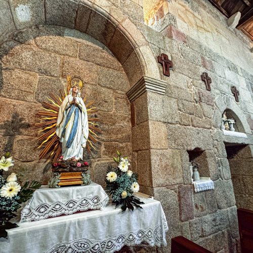 Iglesia de san pedro de leis (muxía): templo románico en leis de nemancos 17
