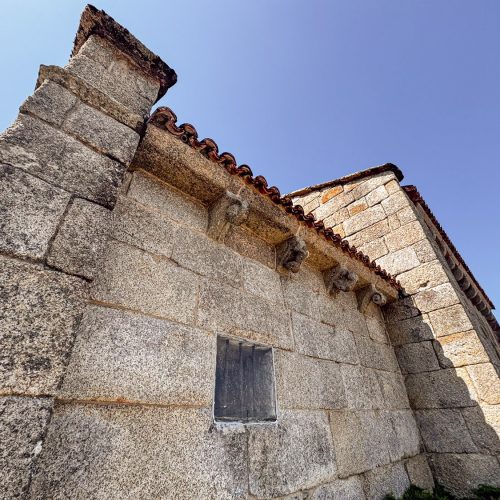 Iglesia de san pedro de leis (muxía): templo románico en leis de nemancos 7