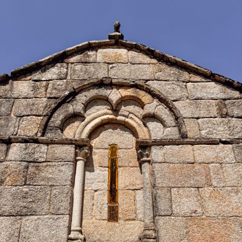 Iglesia de san pedro de leis (muxía): templo románico en leis de nemancos 9