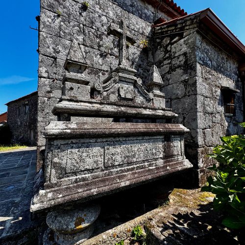Iglesia de santiago de berdeogas en dumbría 00007