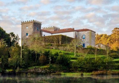 Torres de Cereixo vista desde la ría