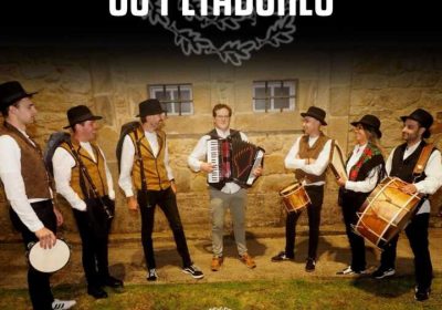 Cartel de la actuación de Os Petadores en la Foliada de la Carballeira de Zas