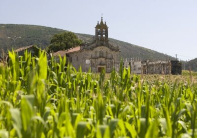 Iglesia de Santiago de Traba