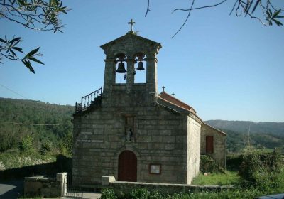 Vista exterior da Igrexa de San Xoán de Sardiñeiro – Fisterra