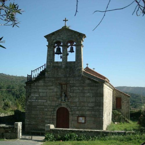 Vista exterior da Igrexa de San Xoán de Sardiñeiro – Fisterra