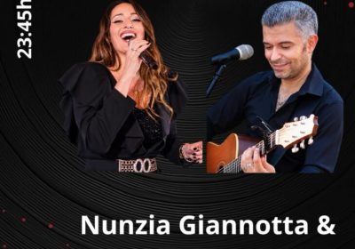 Cartel del concierto de Nunzia Giannotta y Javi Rey en A Ventana, Laxe, el 30 de octubre de 2026 a las 23:45, con entrada libre.