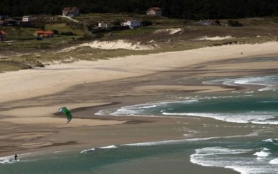 Playa y laguna de Traba