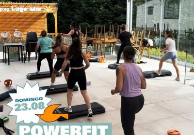 Cartel de la sesión de Powerfit con Lila Búa en Camping Lago-Mar, Muxía, el 23 de agosto de 2026