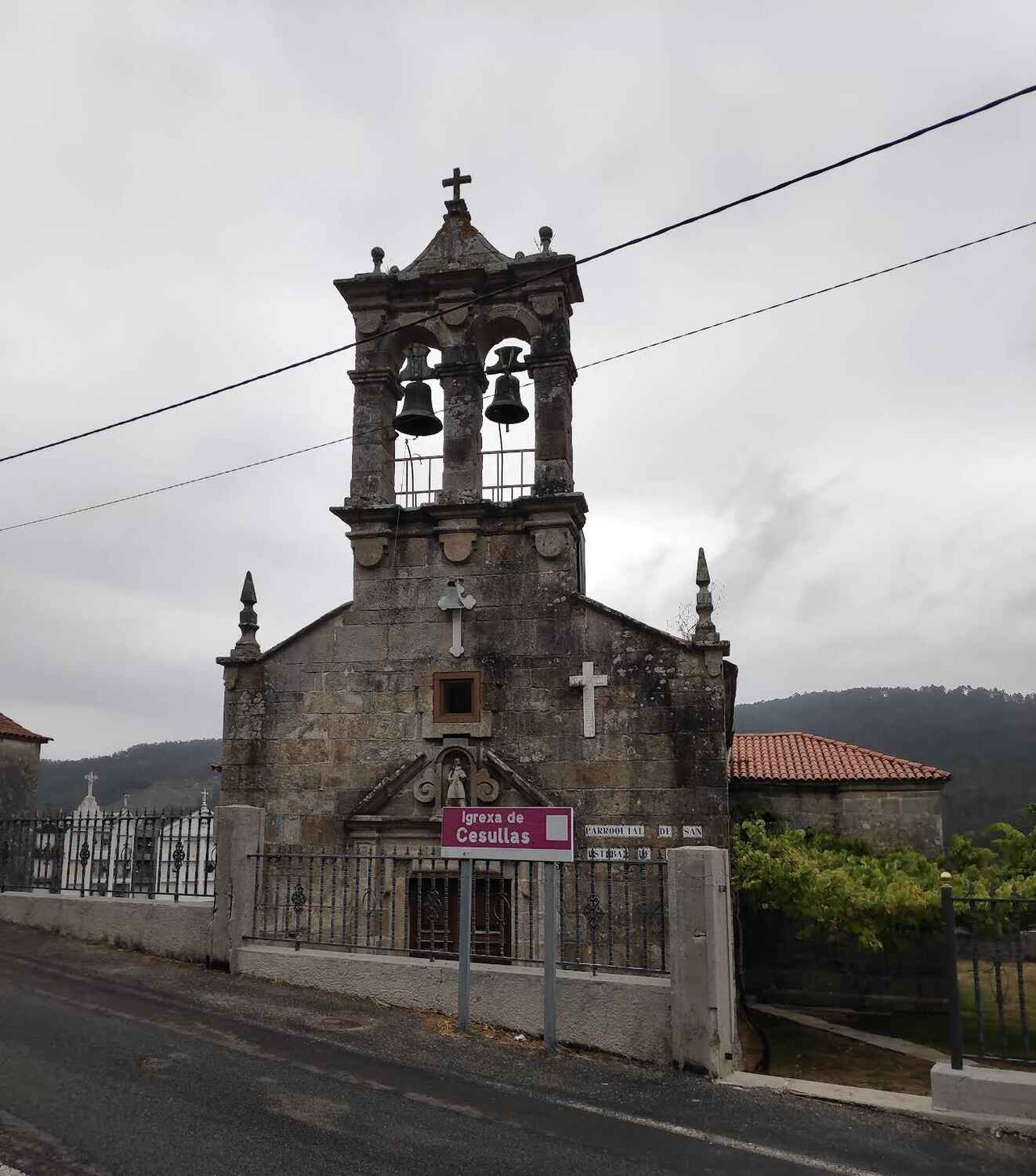 Igrexa de Santo Estevo de Cesullas · Cabana de Bergantiños
